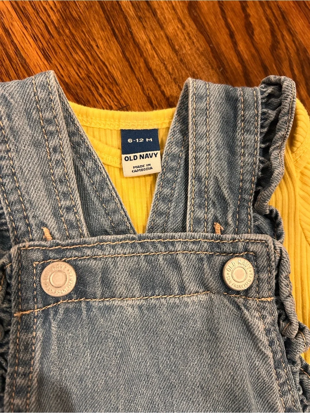 Old Navy Baby Girl Outfit Bundle 6-12 Months 2 Sets